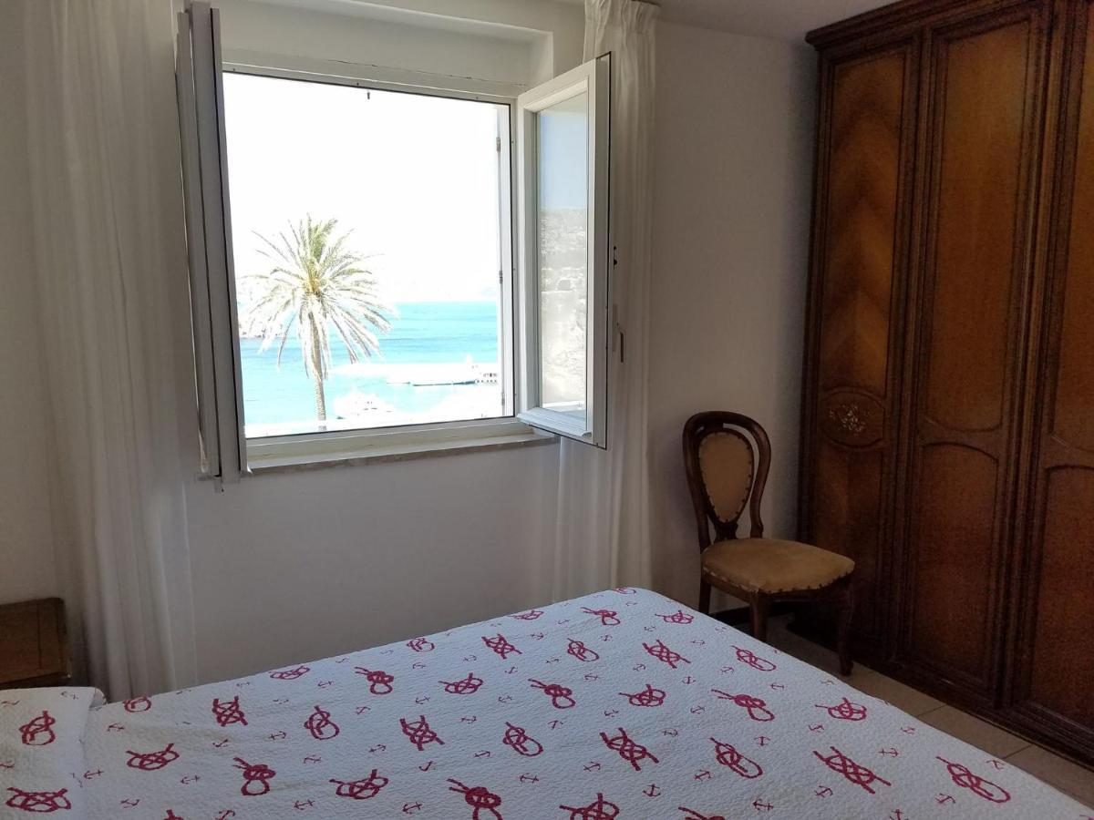 Agenzia Aprea, La Casa Di Feruri Apartman Ponza Kültér fotó